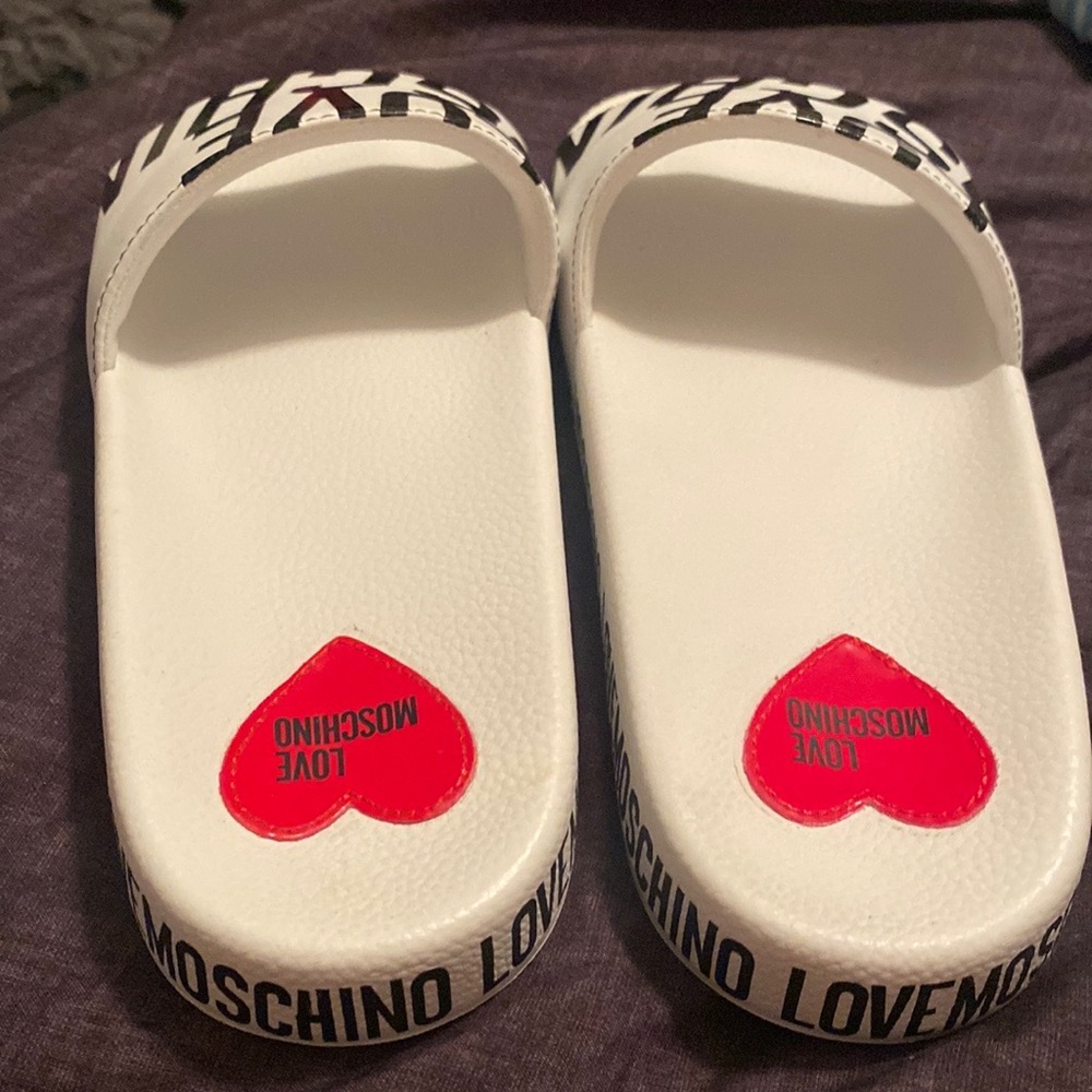 LOVE MOSCHINO Slides! - Picture 9 of 15